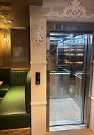 Aleksandr Pera Hotel