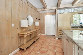 Jekyll House 5 Bedroom Home