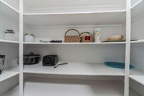 Kathleen House 4 Bedroom Home by RedAwning