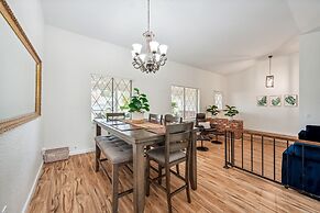 Kathleen House 4 Bedroom Home by RedAwning