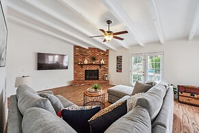 Kathleen House 4 Bedroom Home by RedAwning