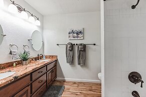 Kathleen House 4 Bedroom Home by RedAwning