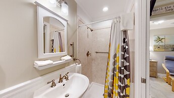 Beachy Sisters B 4 Bedroom Duplex