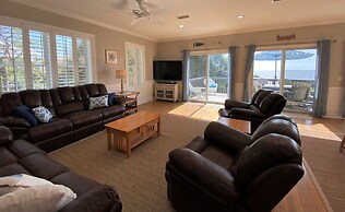 The Salty Sol 6 Bedroom Home