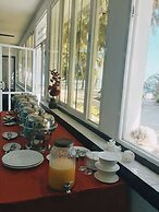 Dhonfulhafi Beach View & Spa