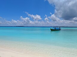 Dhonfulhafi Beach View & Spa