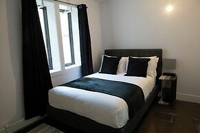 Cameo Hotel and Suites