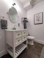 Cameo Hotel and Suites