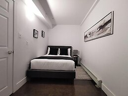 Cameo Hotel and Suites