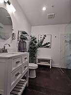 Cameo Hotel and Suites