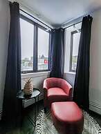 Cameo Hotel and Suites