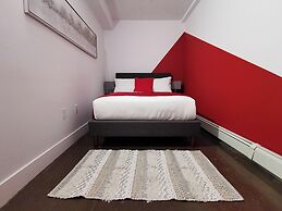 Cameo Hotel and Suites