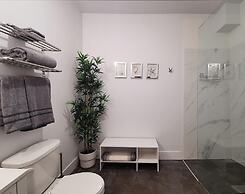 Cameo Hotel and Suites