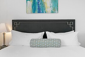 Home w 1BR Kitchen&Wi-Fi near Larchmont