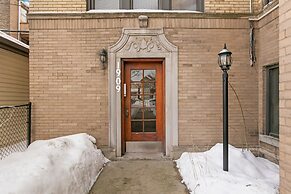 Home w 1BR Kitchen&Wi-Fi near Larchmont