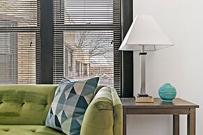 Home w 1BR Kitchen&Wi-Fi near Larchmont