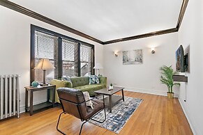 Home w 1BR Kitchen&Wi-Fi near Larchmont