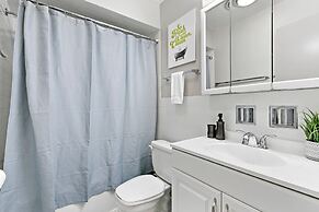 1BR Apt Near Shops in Lakeview