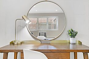 1BR Apt Near Shops in Lakeview