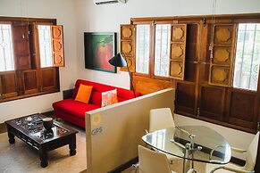 Meson del Capitan Apartments