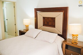 Meson del Capitan Apartments