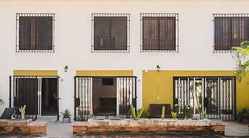 Meson del Capitan Apartments