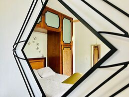 Meson del Capitan Apartments