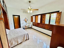 Meson del Capitan Apartments