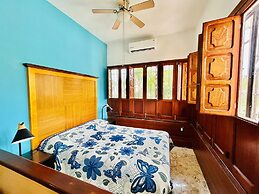 Meson del Capitan Apartments