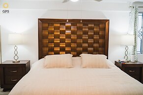 Meson del Capitan Apartments