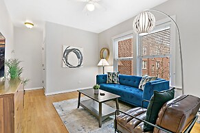 1BR Apt with King Bed in Rogers Park