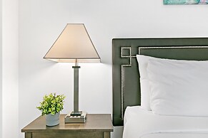 1BR Apt with King Bed in Rogers Park