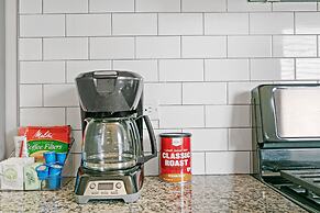 1BR Apt with King Bed in Rogers Park