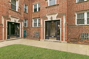 1BR Apt with King Bed in Rogers Park
