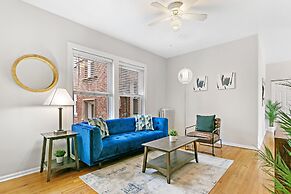 1BR Apt with King Bed in Rogers Park