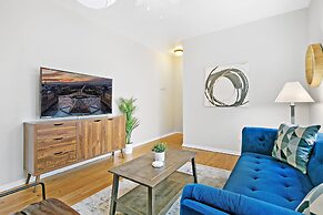 1BR Apt with King Bed in Rogers Park