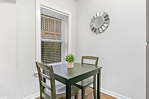 Studio Superb Apt Near Loyola University