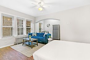 Studio Superb Apt Near Loyola University