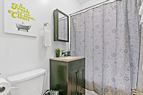 Studio Superb Apt Near Loyola University