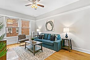 1BR Explore Town in Loyola Park