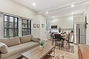 3BR Comfy Apt in Logan Square