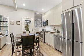 3BR Comfy Apt in Logan Square