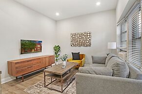 3BR Comfy Apt in Logan Square