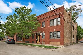 3BR Comfy Apt in Logan Square