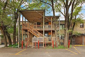 3BR Comfy Apt in Logan Square