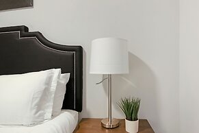 3BR Comfy Apt in Logan Square