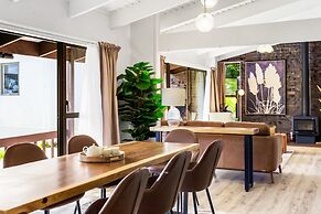 Family Retreat close to City - Netflix