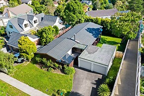 Family Retreat close to City - Netflix