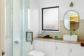 Family Retreat close to City - Netflix