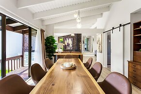 Family Retreat close to City - Netflix